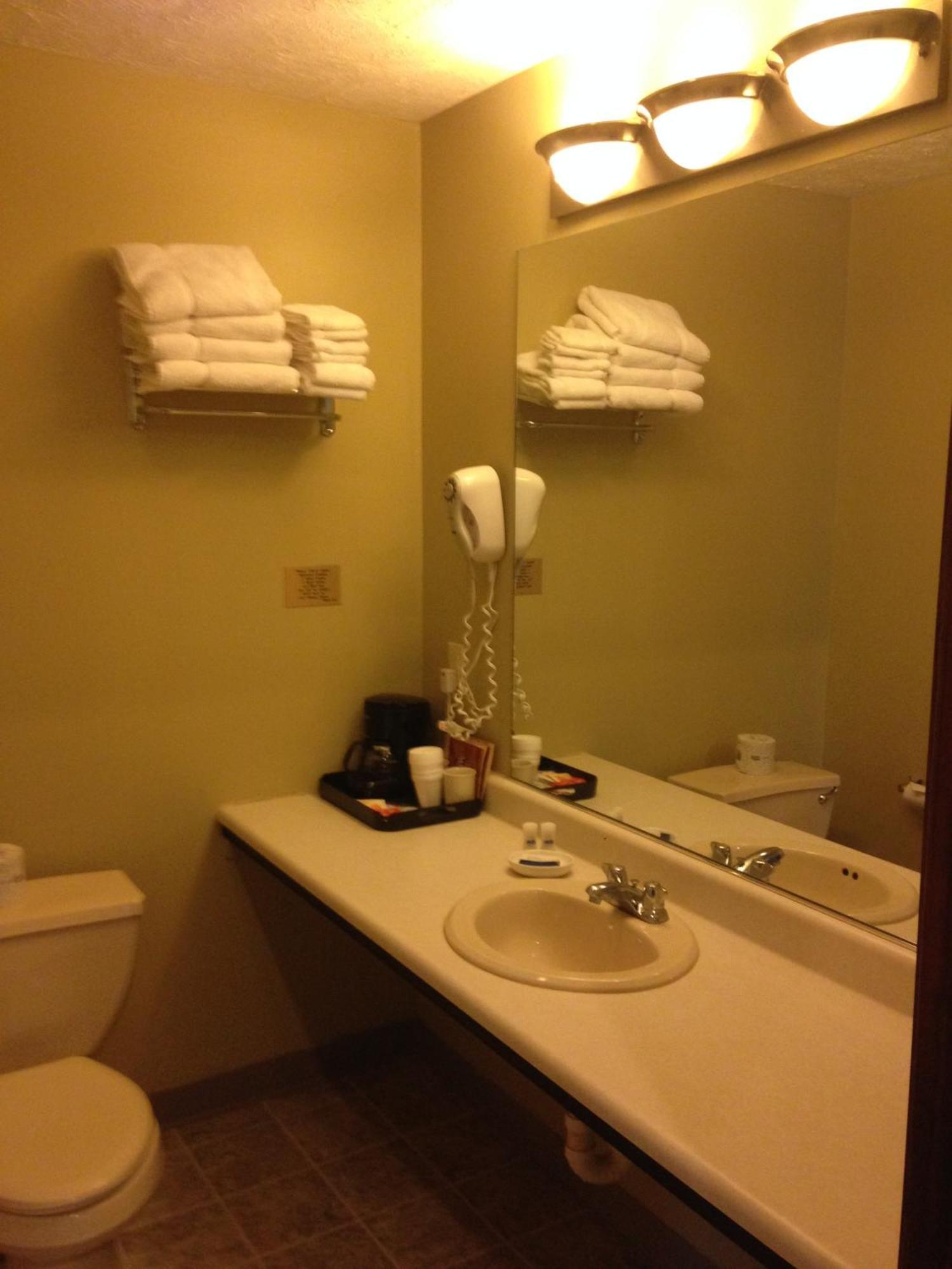 Fred'S Inn Restaurant & Lodging Norwich Chambre photo