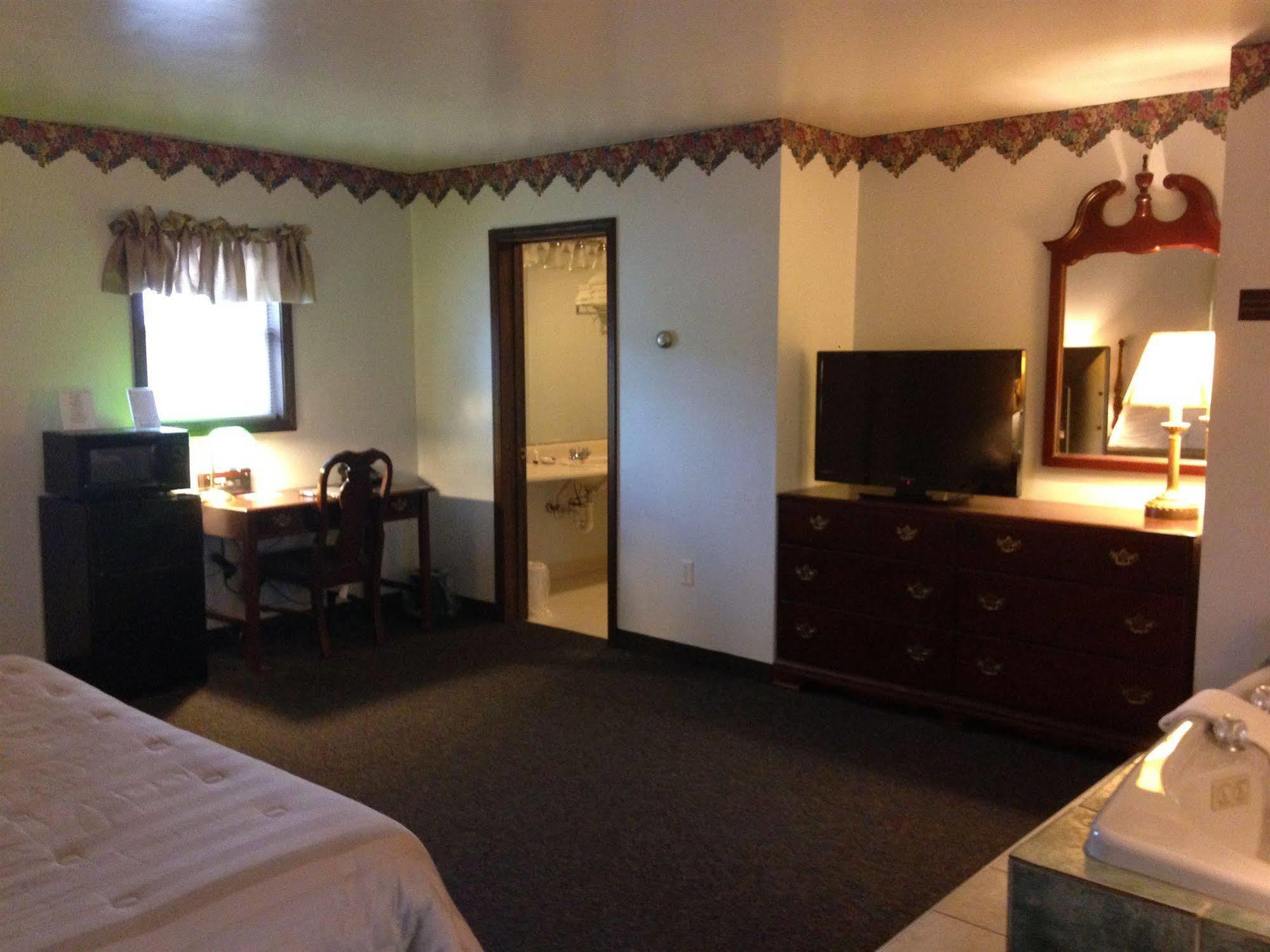 Fred'S Inn Restaurant & Lodging Norwich Extérieur photo