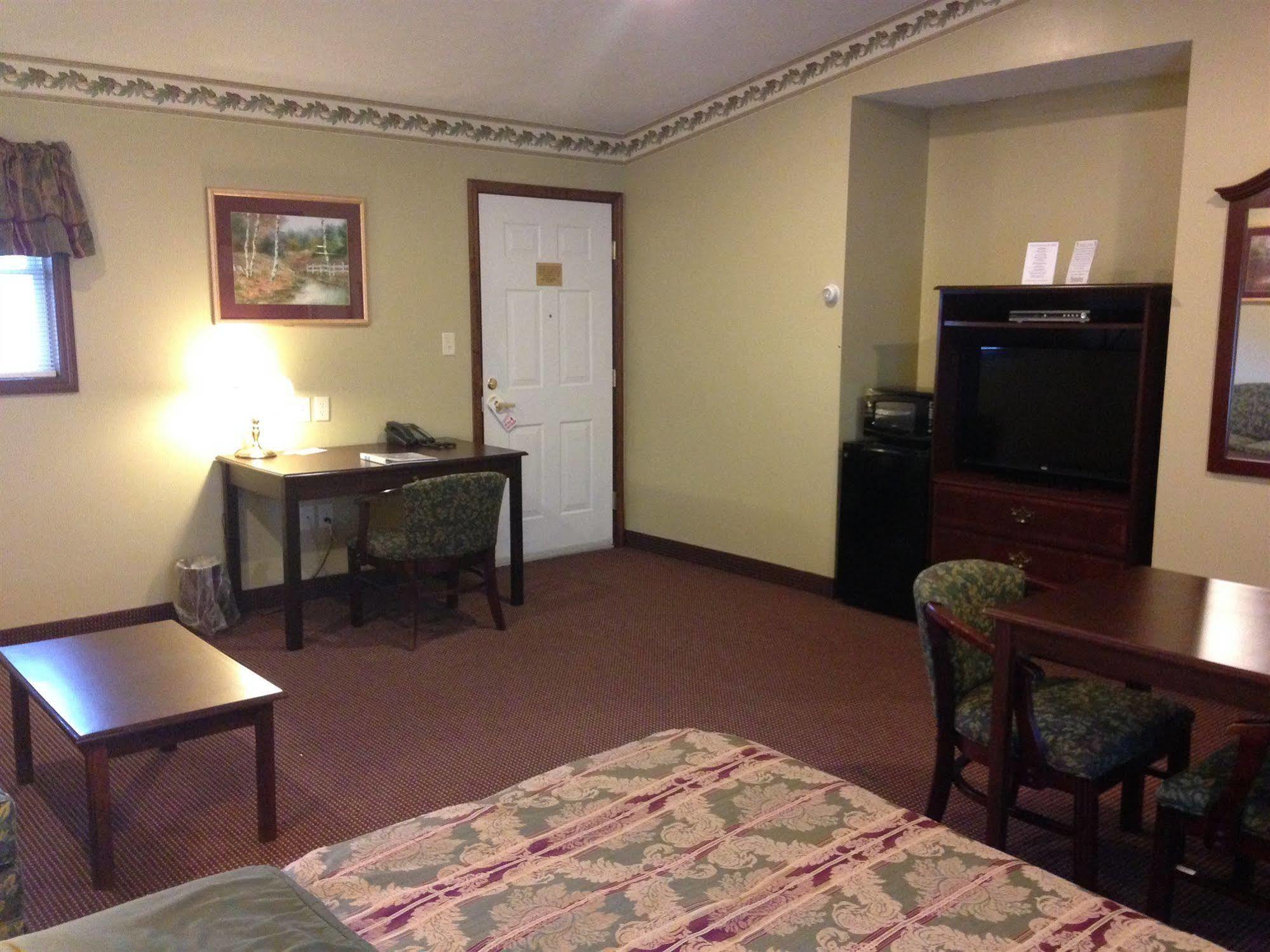 Fred'S Inn Restaurant & Lodging Norwich Extérieur photo