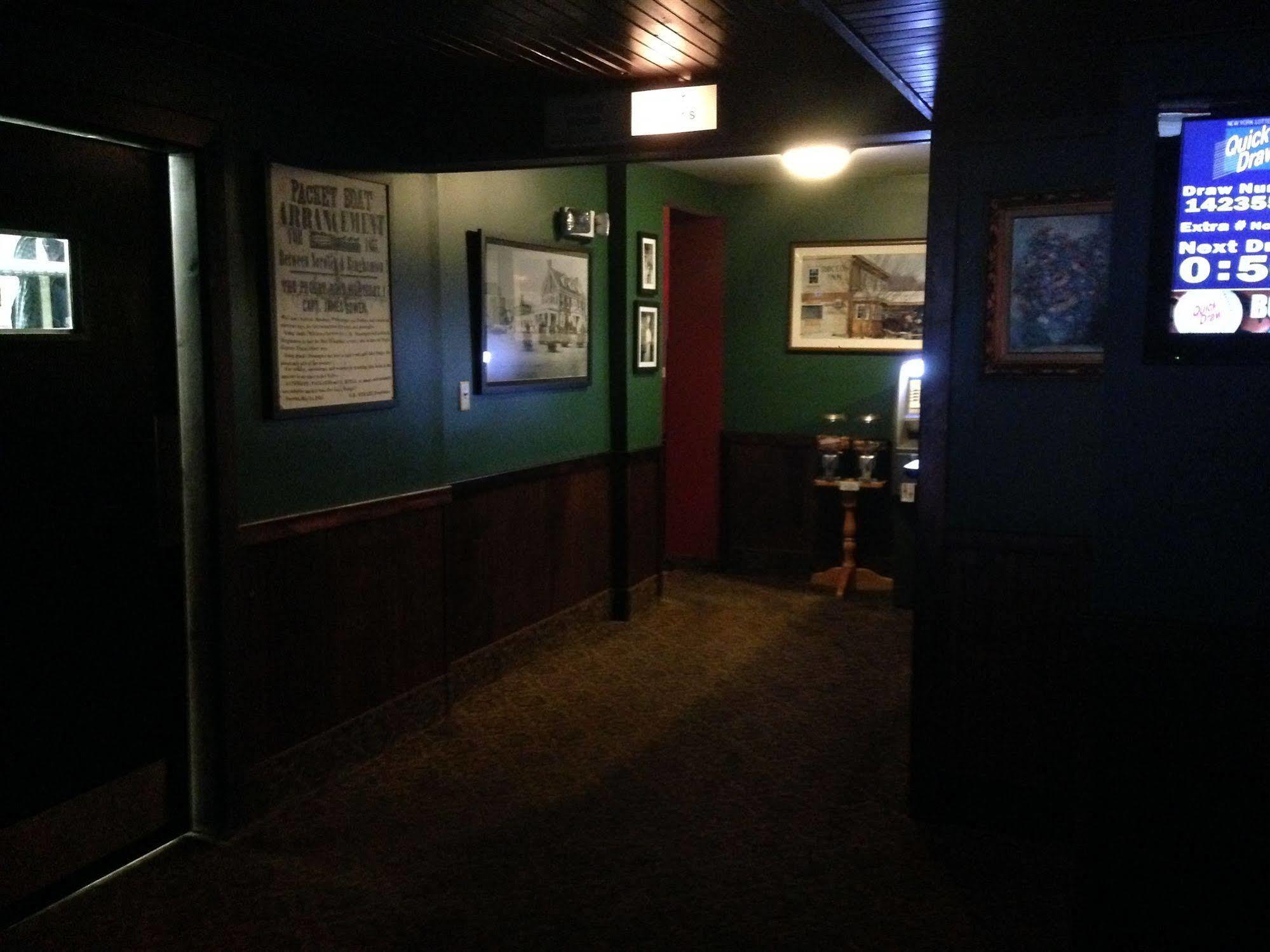 Fred'S Inn Restaurant & Lodging Norwich Extérieur photo
